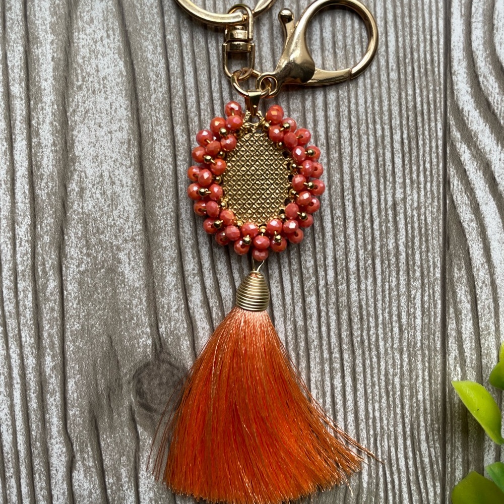 Virgin Mary Keychain - Picture 3 of 4